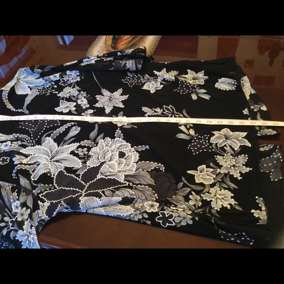 Beautiful blouse - Picture 7 of 8